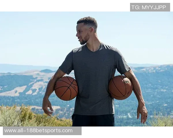 张佳玮解析库里魔球魅力科尔战术智慧超越米奇对文班的运用